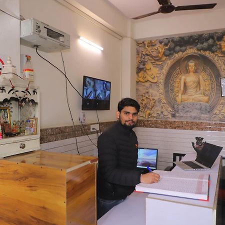 נוידה Hotel Aditya Residency Near Sector 63 Metro Station מראה חיצוני תמונה