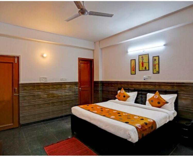 נוידה Hotel Aditya Residency Near Sector 63 Metro Station מראה חיצוני תמונה