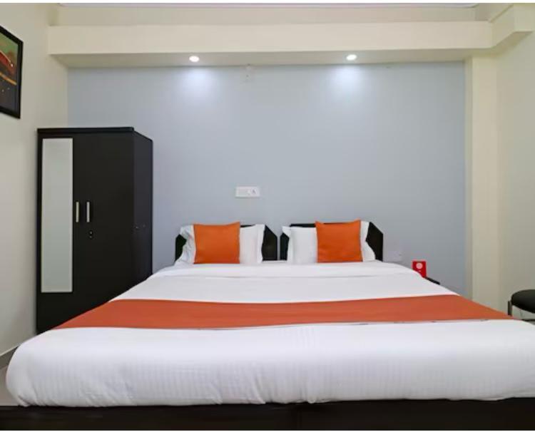 נוידה Hotel Aditya Residency Near Sector 63 Metro Station מראה חיצוני תמונה