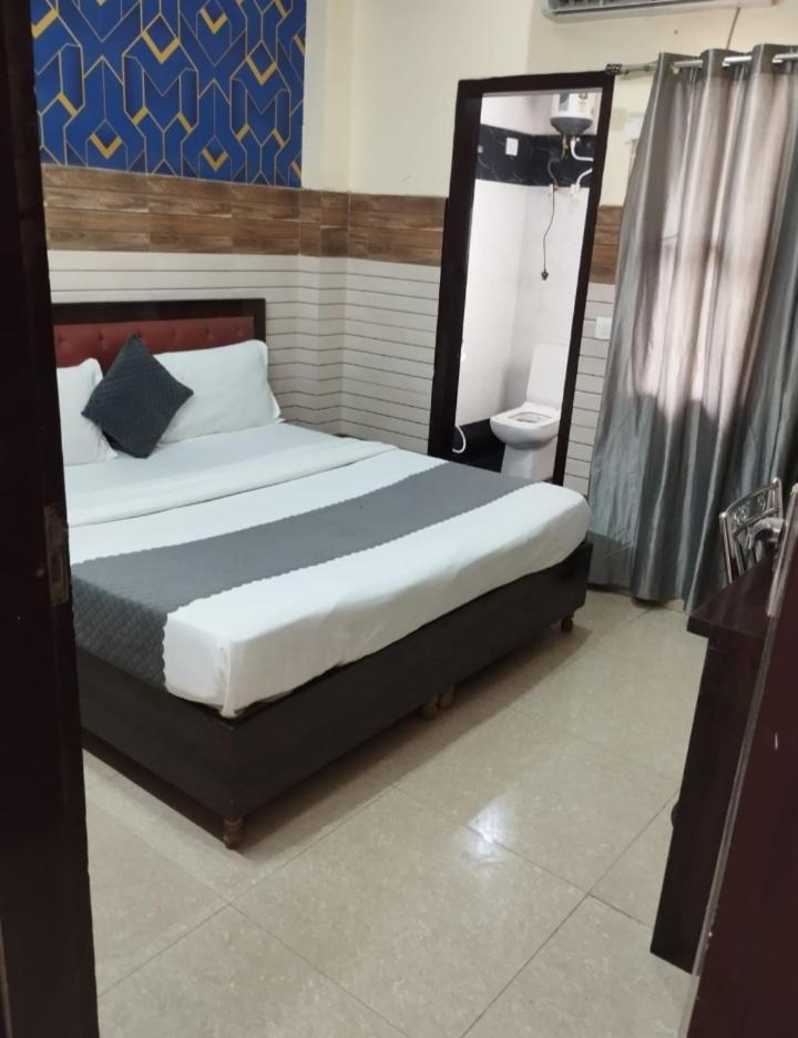 נוידה Hotel Aditya Residency Near Sector 63 Metro Station מראה חיצוני תמונה