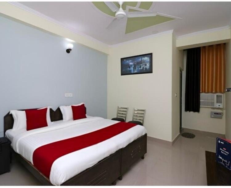 נוידה Hotel Aditya Residency Near Sector 63 Metro Station מראה חיצוני תמונה