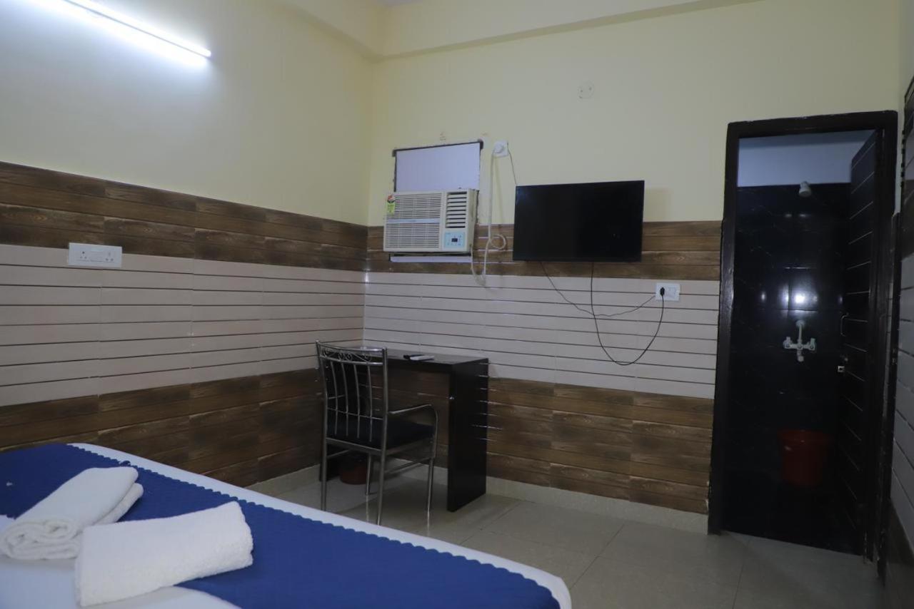 נוידה Hotel Aditya Residency Near Sector 63 Metro Station מראה חיצוני תמונה