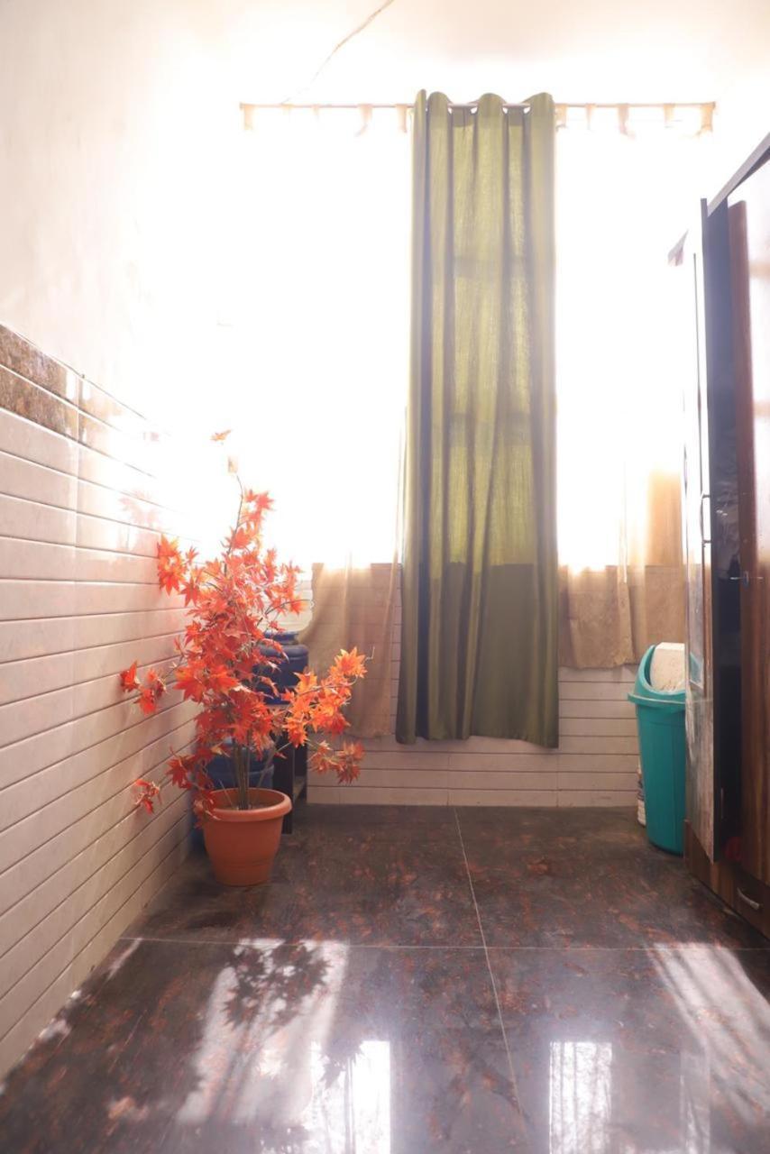 נוידה Hotel Aditya Residency Near Sector 63 Metro Station מראה חיצוני תמונה