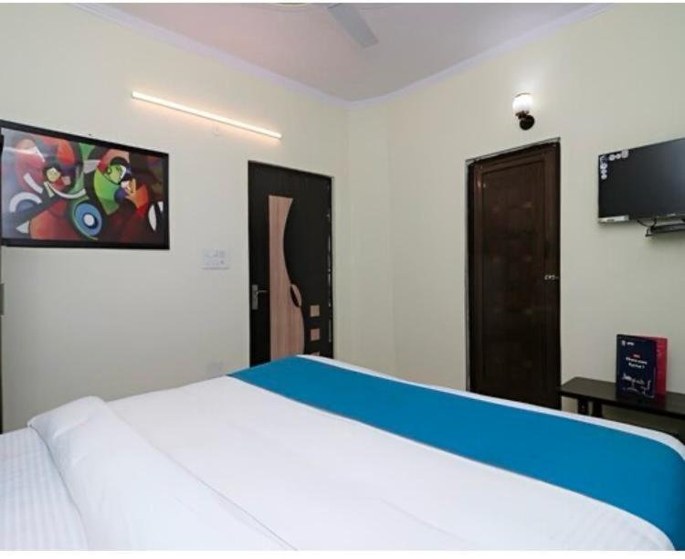 נוידה Hotel Aditya Residency Near Sector 63 Metro Station מראה חיצוני תמונה