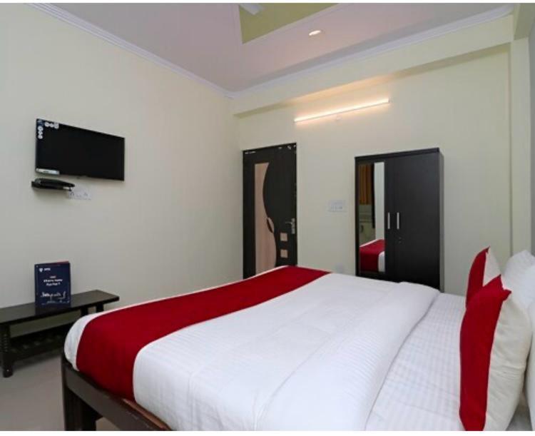 נוידה Hotel Aditya Residency Near Sector 63 Metro Station מראה חיצוני תמונה
