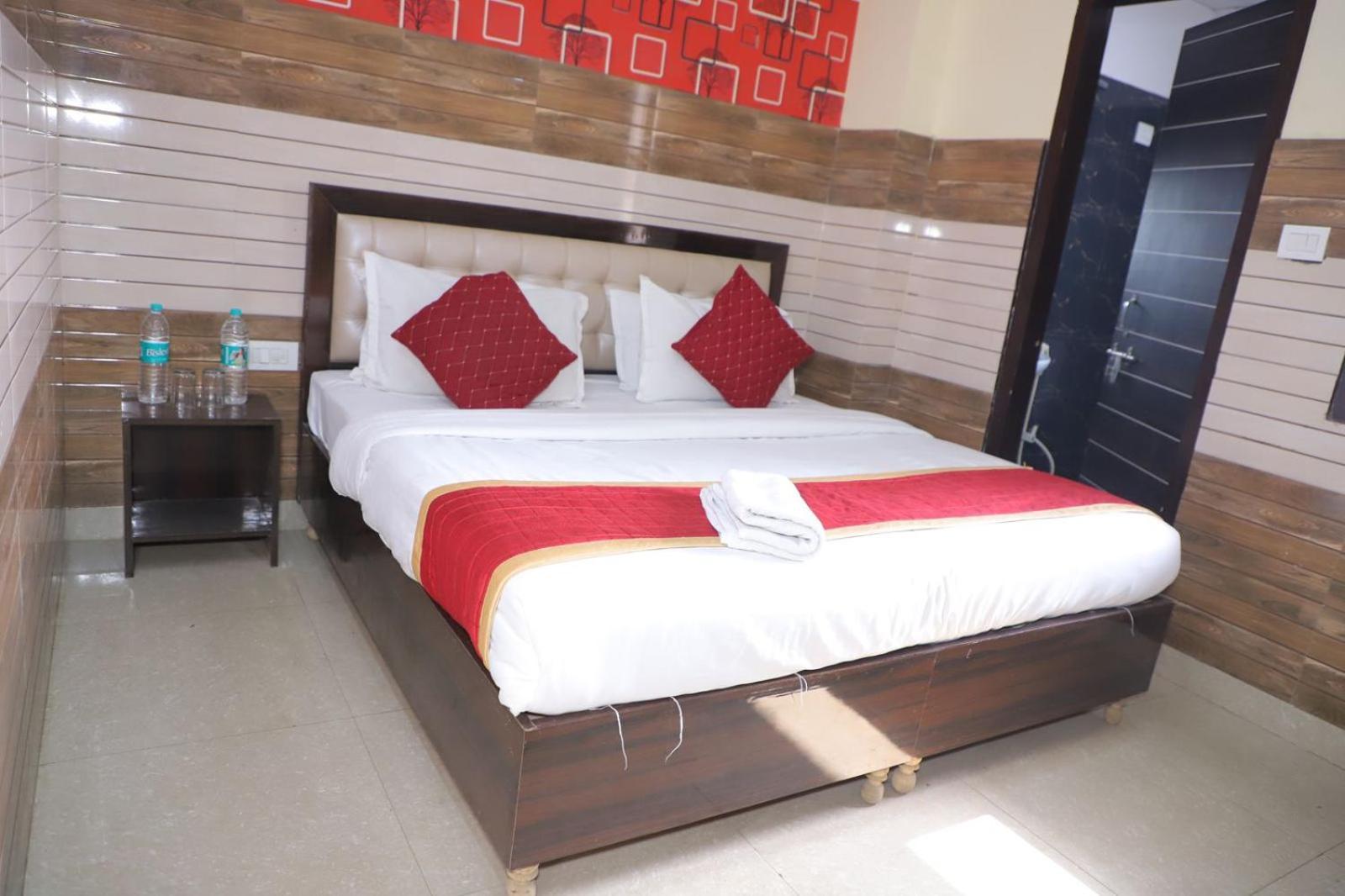 נוידה Hotel Aditya Residency Near Sector 63 Metro Station מראה חיצוני תמונה