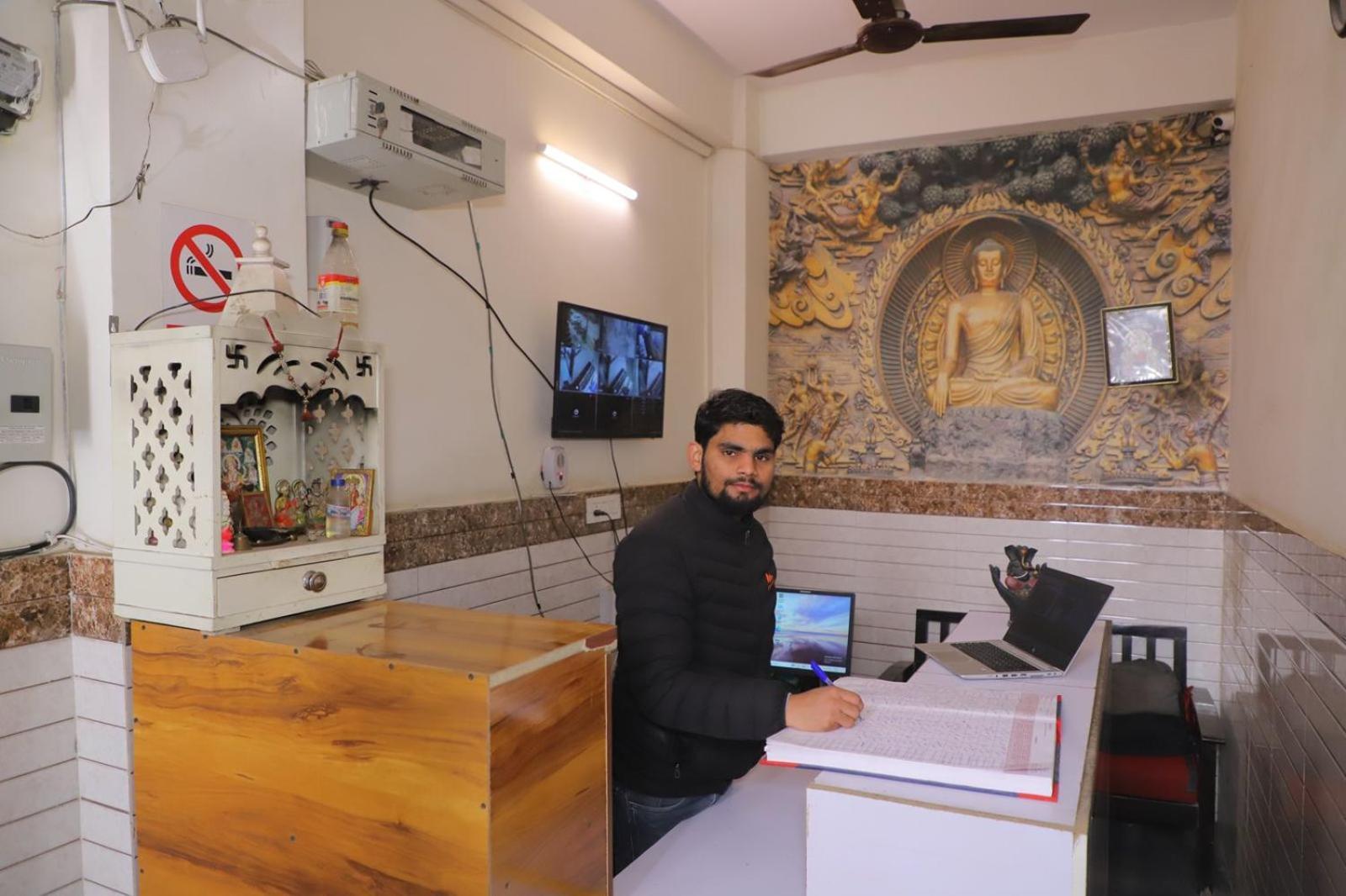 נוידה Hotel Aditya Residency Near Sector 63 Metro Station מראה חיצוני תמונה